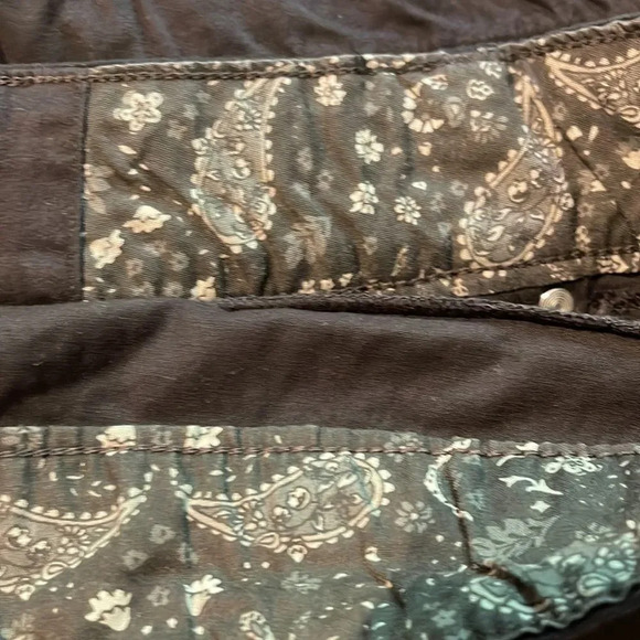 Dakota Blue Women's Short Mid Rise Pocket Flaps with Button Black - Picture 9 of 10